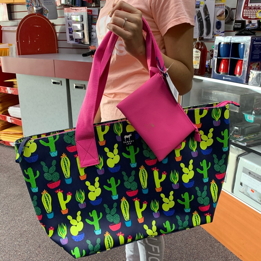 Travel tote